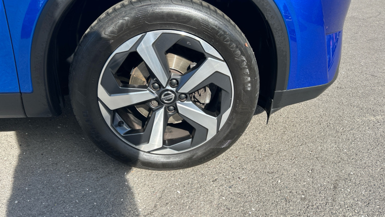 Nissan Qashqai 1.3 DiG-T MH N-Connecta 5dr Petrol Hatchback